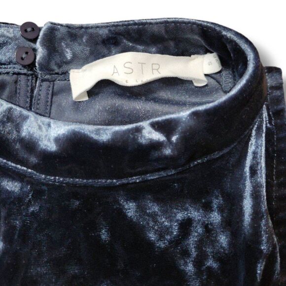 ASTR Dress Size Small ASTR The Label Dress Avalon Sleeveless Velvet Wrap Dress - Picture 6 of 6